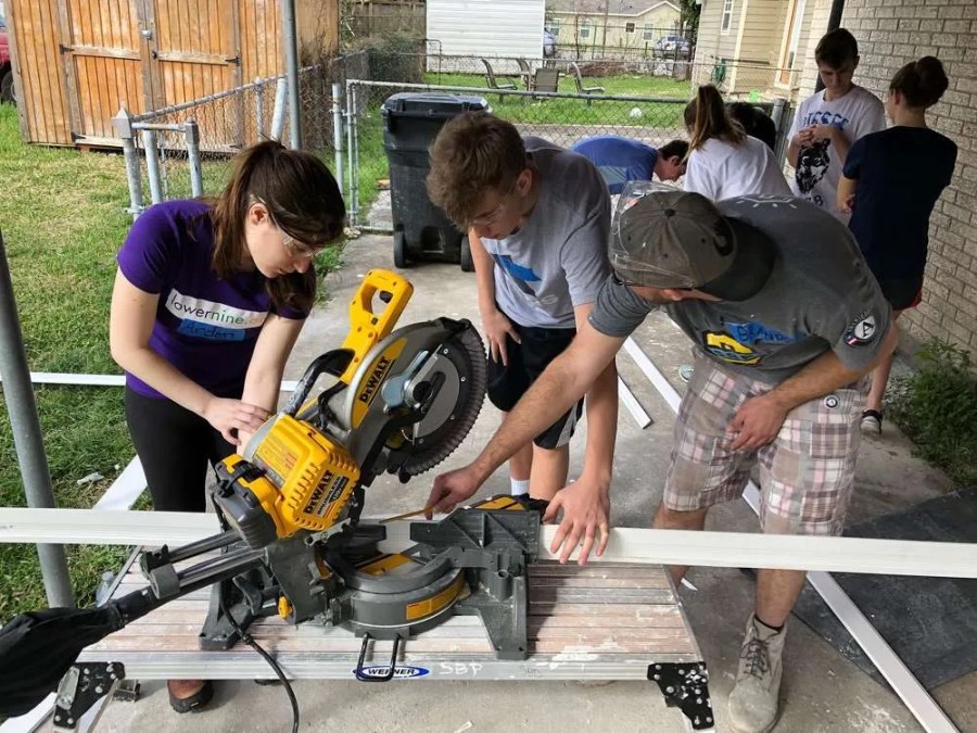 North Shore synagogues expand options for Jewish teen education